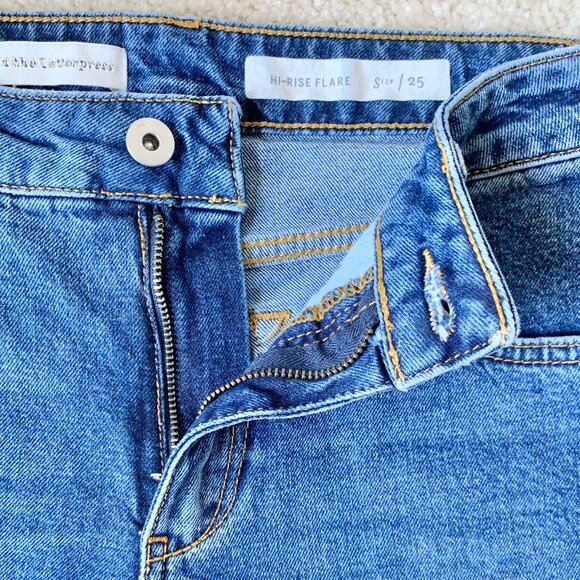 EUC Anthro Pilcro Embroidered High Rise Cropped Flare Jeans, Blue, Size 25 - Picture 8 of 11